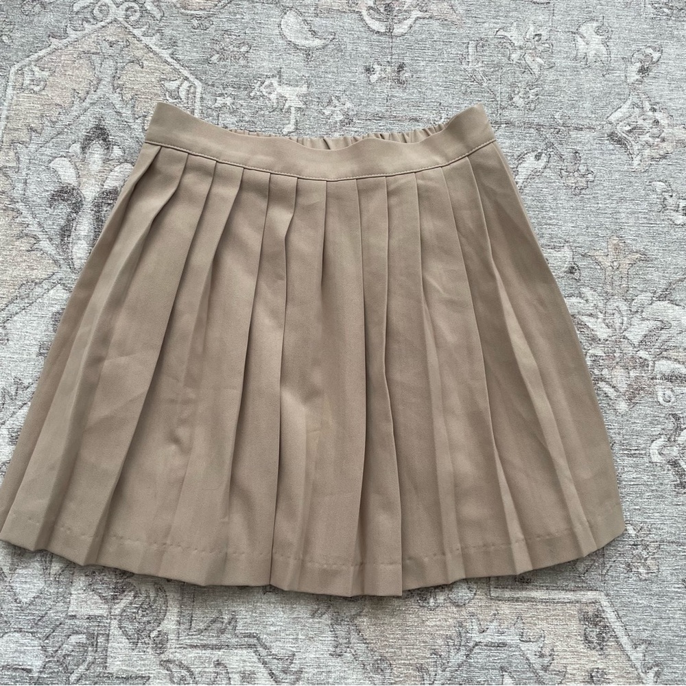 Beige/tan pleated mini skirt